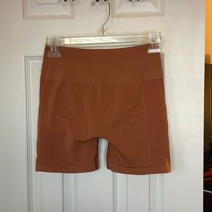 Alphalete Amplify Short 3.5” Mandarin Orange